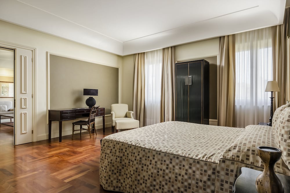 Suite presidencial, 2 camas de matrimonio del hotel Eurostars Centrale Palace. Foto 5