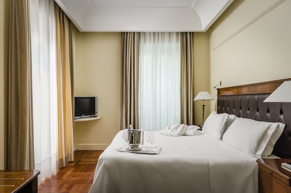 Suite junior, 1 cama doble o 2 individuales (Family) del hotel Eurostars Centrale Palace. Foto 1