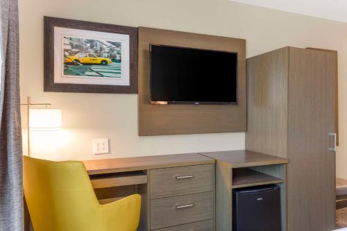 Habitación Doble con 2 camas dobles - No fumadores del hotel Best Western Brooklyn-Coney Island Inn. Foto 3