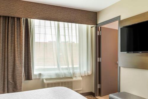 Habitación con cama grande del hotel Best Western Brooklyn-Coney Island Inn. Foto 3