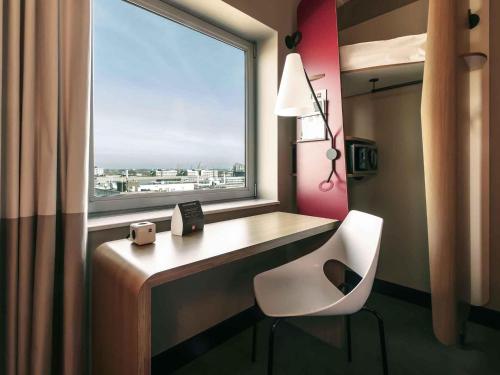 Habitación Business Â con vistas a la ciudad del hotel Ibis Amsterdam City West. Foto 12