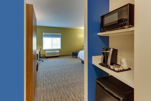 Habitación Estándar - Cama extragrande del hotel Holiday Inn Express and Suites Saugerties - Hudson Valley, an IHG. Foto 3