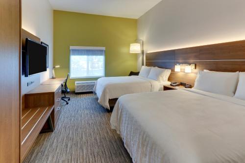 Habitación Doble para no fumadores - Adaptada para personas con deficiencia auditiva - 2 camas dobles del hotel Holiday Inn Express and Suites Saugerties - Hudson Valley, an IHG. Foto 4