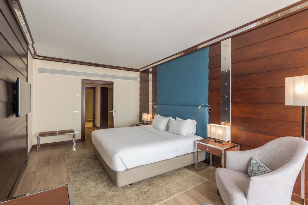 Suite, vistas al mar del hotel Sesimbra Oceanfront. Foto 2