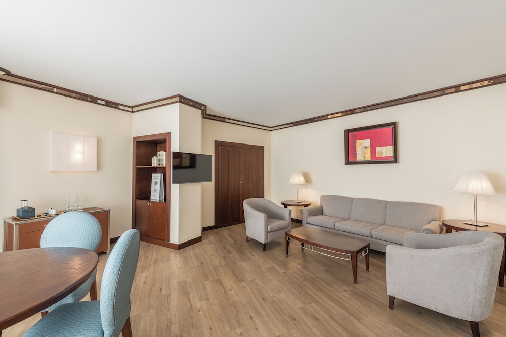 Suite, vistas al mar del hotel Sesimbra Oceanfront. Foto 4