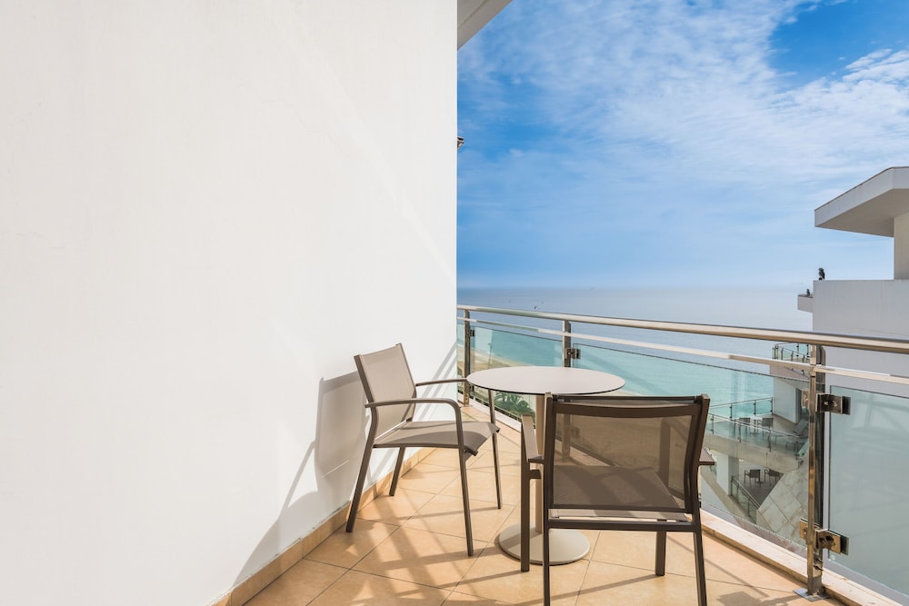 Suite, vistas al mar del hotel Sesimbra Oceanfront. Foto 5