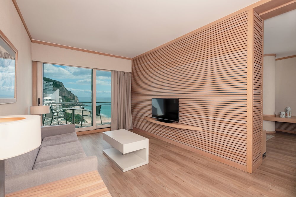 Suite Premium, vistas al mar del hotel Sesimbra Oceanfront. Foto 3