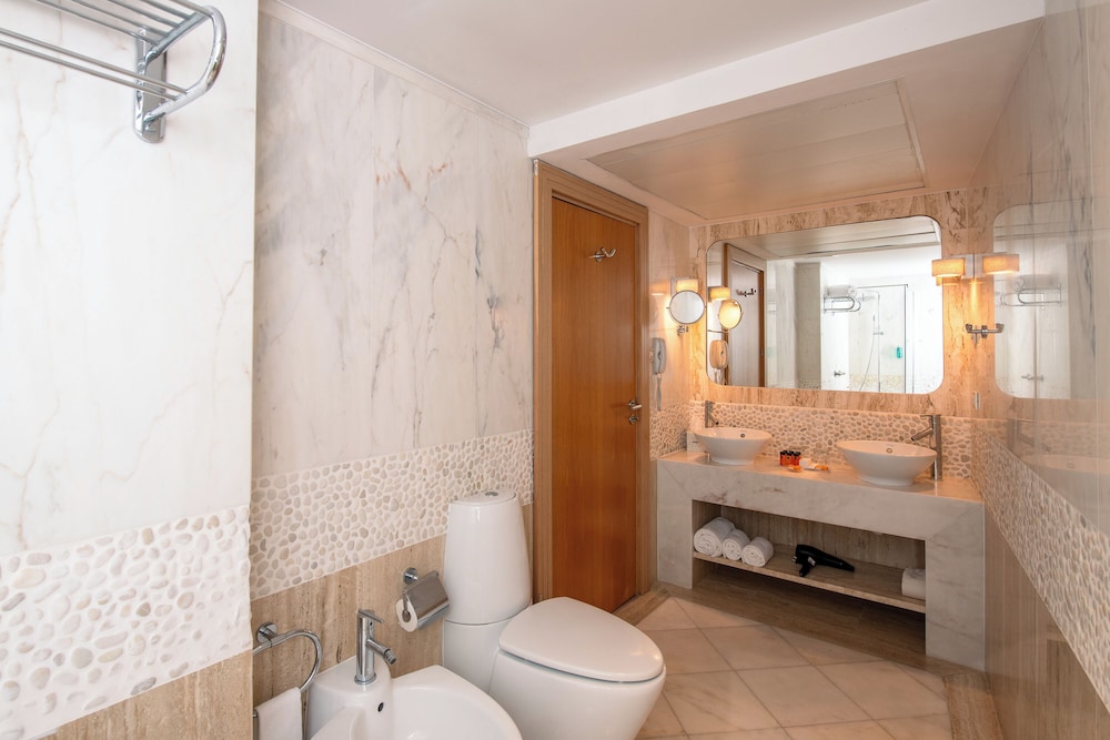 Suite Premium, vistas al mar del hotel Sesimbra Oceanfront. Foto 6