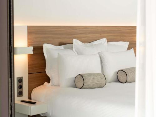 Junior King Suite with Sofa Bed, Terrace and Patio View del hotel Le Domaine des Vanneaux Golf and Spa MGallery. Foto 6