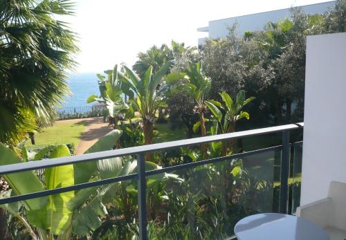 Habitación Doble Prestige con vistas laterales al mar del hotel Vidamar Resort Madeira. Foto 3