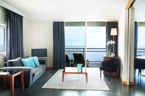 Suite Máster con vistas al mar del hotel Vidamar Resort Madeira. Foto 3