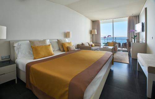 Habitación Doble Premium con vistas al mar del hotel Vidamar Resort Madeira. Foto 4