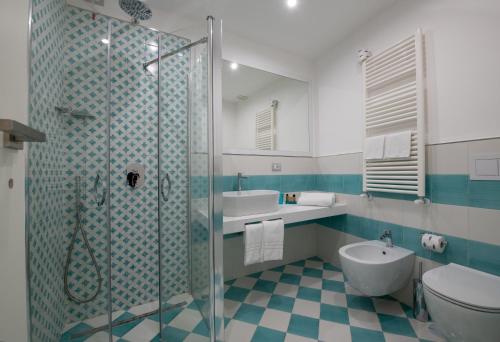 Suite con bañera de hidromasaje del hotel Nice