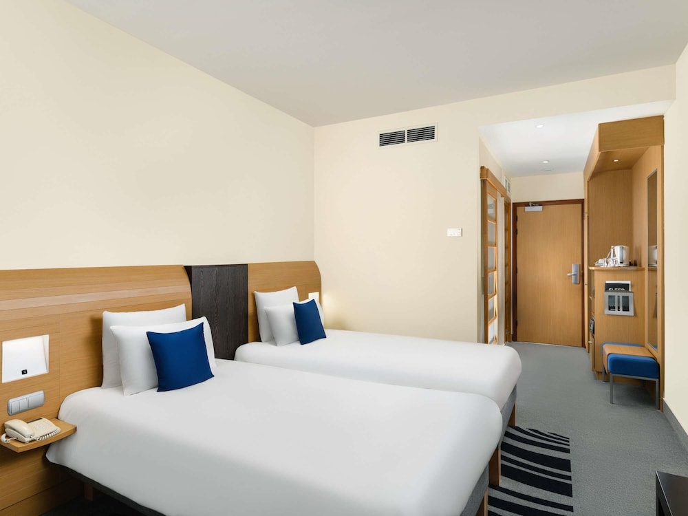 Habitación superior, 2 camas individuales del hotel Novotel Budapest Danube. Foto 1