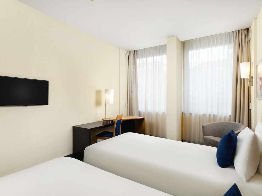 Habitación superior, 2 camas individuales del hotel Novotel Budapest Danube. Foto 4