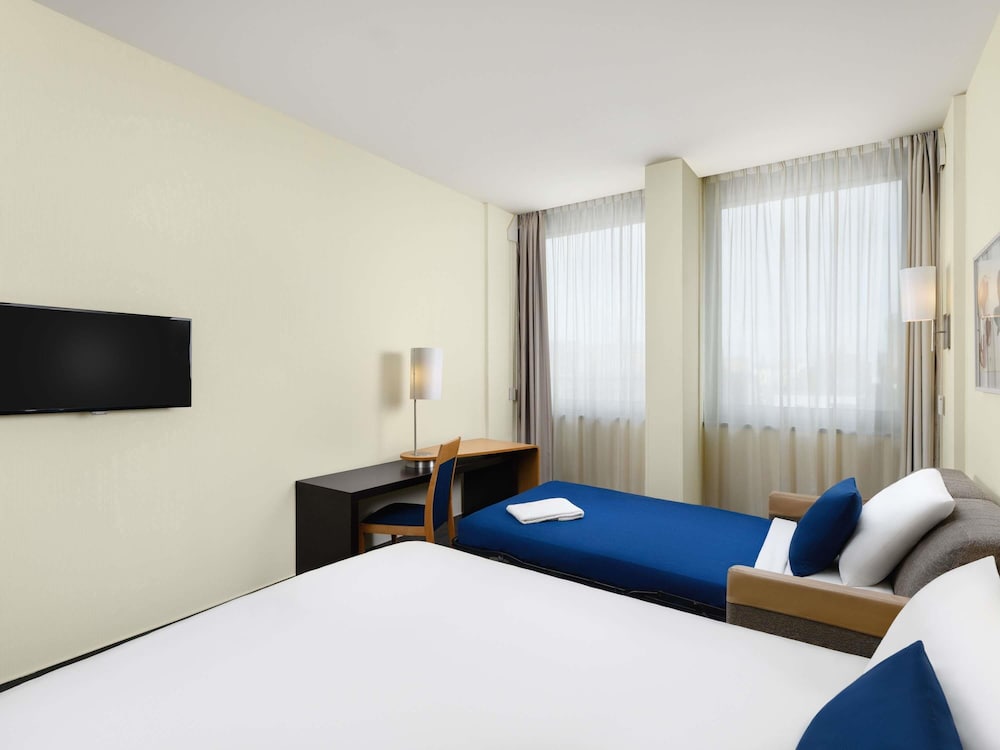 Habitación familiar, 1 cama doble con sofá cama (Superior) del hotel Novotel Budapest Danube. Foto 2
