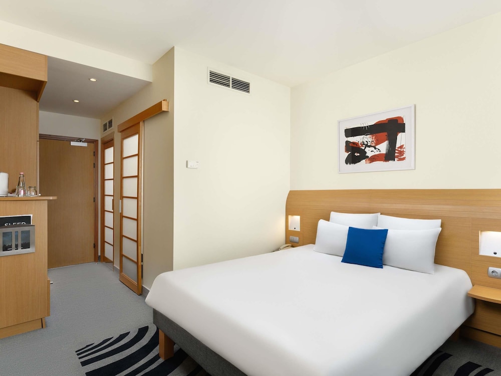 Habitación superior, 1 cama doble del hotel Novotel Budapest Danube. Foto 3