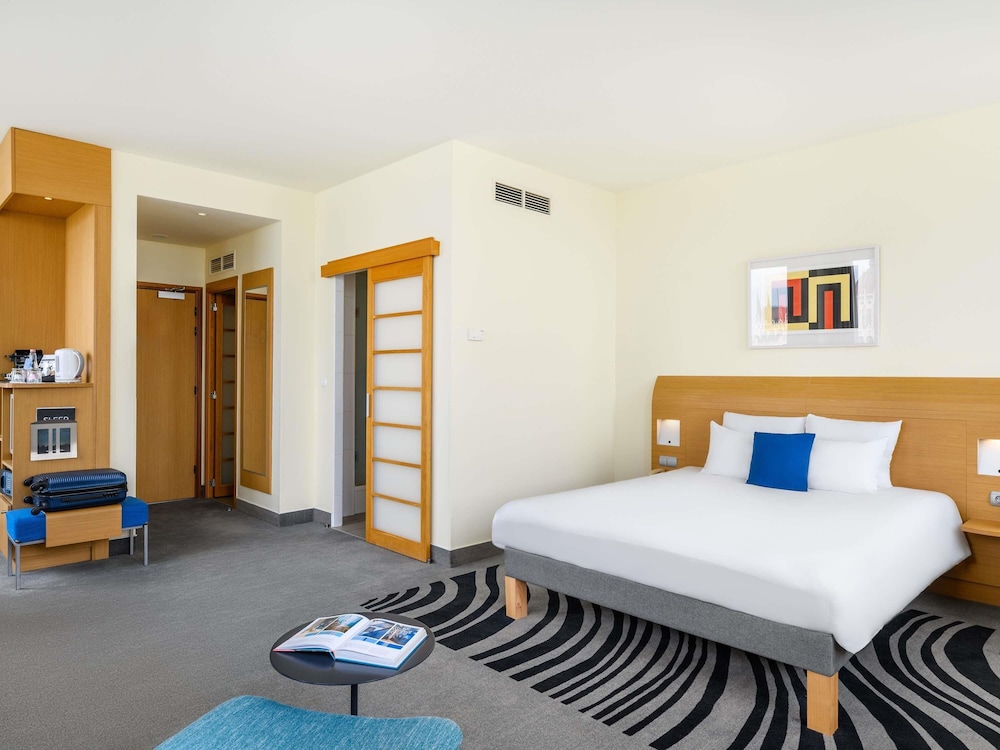 Suite junior, 1 cama doble del hotel Novotel Budapest Danube. Foto 1