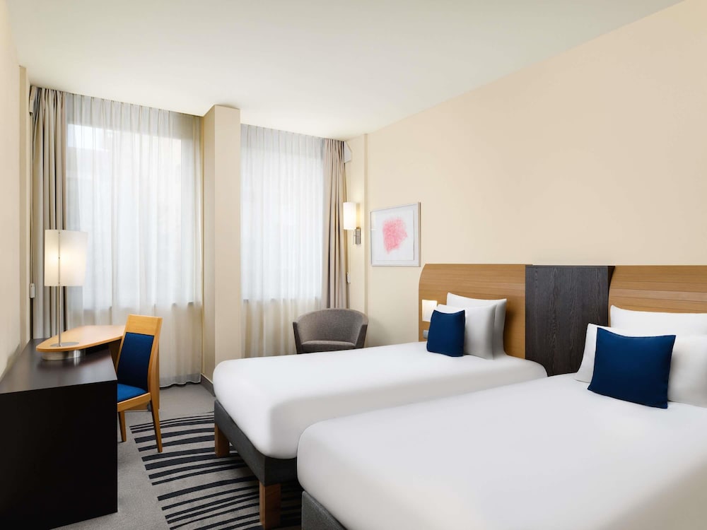 Habitación superior, 2 camas individuales del hotel Novotel Budapest Danube. Foto 3