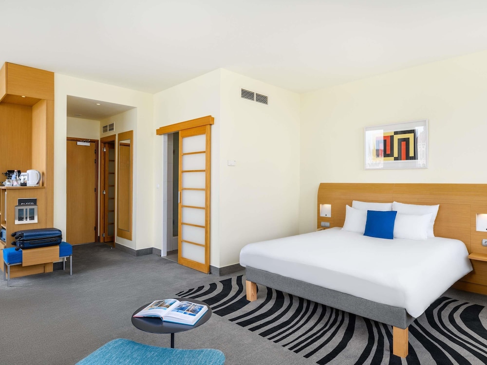Suite junior, 1 cama doble del hotel Novotel Budapest Danube. Foto 4