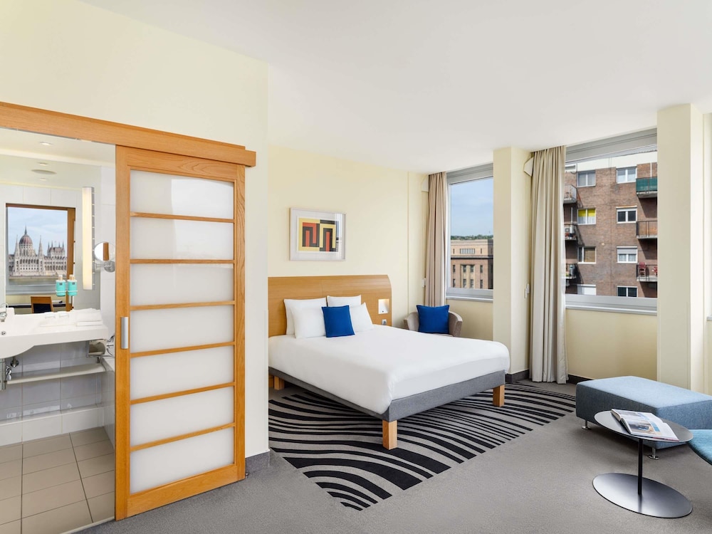 Suite junior, 1 cama doble del hotel Novotel Budapest Danube. Foto 5