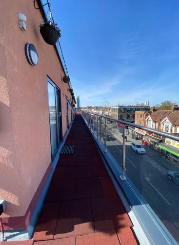 Habitación Doble con balcón del hotel PremierLux Serviced Apartments