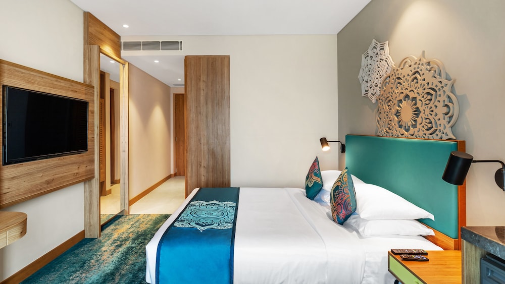 Habitación Superior, Cama Queen del hotel Grand Mercure Ahmedabad GIFT City. Foto 3