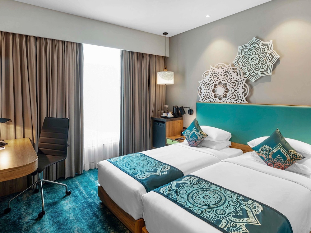 Habitación Superior con 2 camas individuales y Ventanal del hotel Grand Mercure Ahmedabad GIFT City