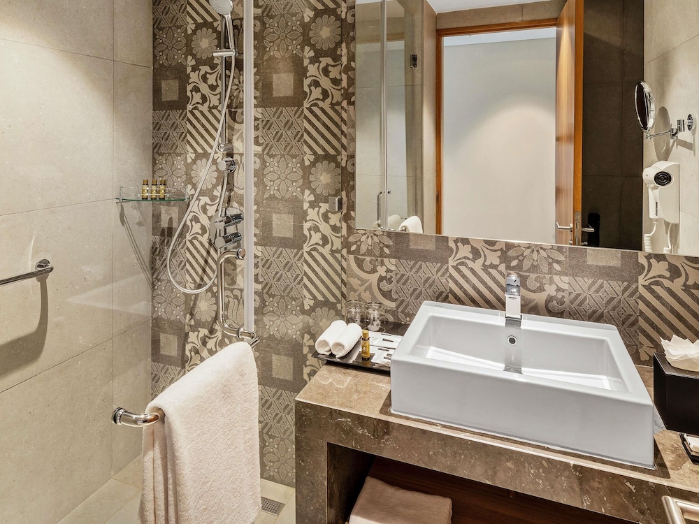Suite Ejecutiva del hotel Grand Mercure Ahmedabad GIFT City. Foto 1