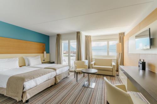 Habitación Doble Privilege con balcón y vistas al lago del hotel Mona Montreux. Foto 3