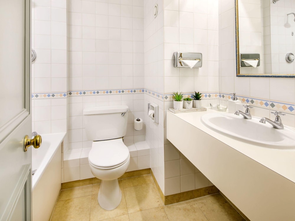 Habitación clásica con 2 camas individuales del hotel Mercure Bristol North The Grange. Foto 6