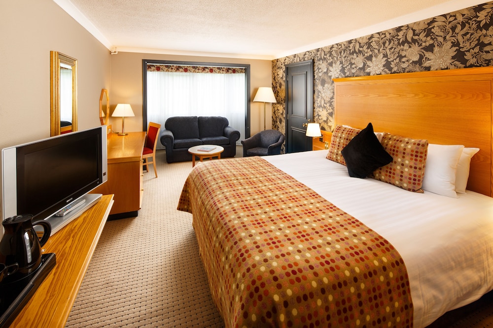Habitación superior con 1 cama doble y vistas al jardín del hotel Mercure Bristol North The Grange. Foto 1