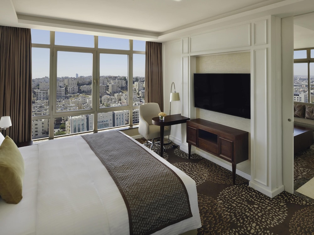 Clásica Twin del hotel Mövenpick Amman. Foto 1