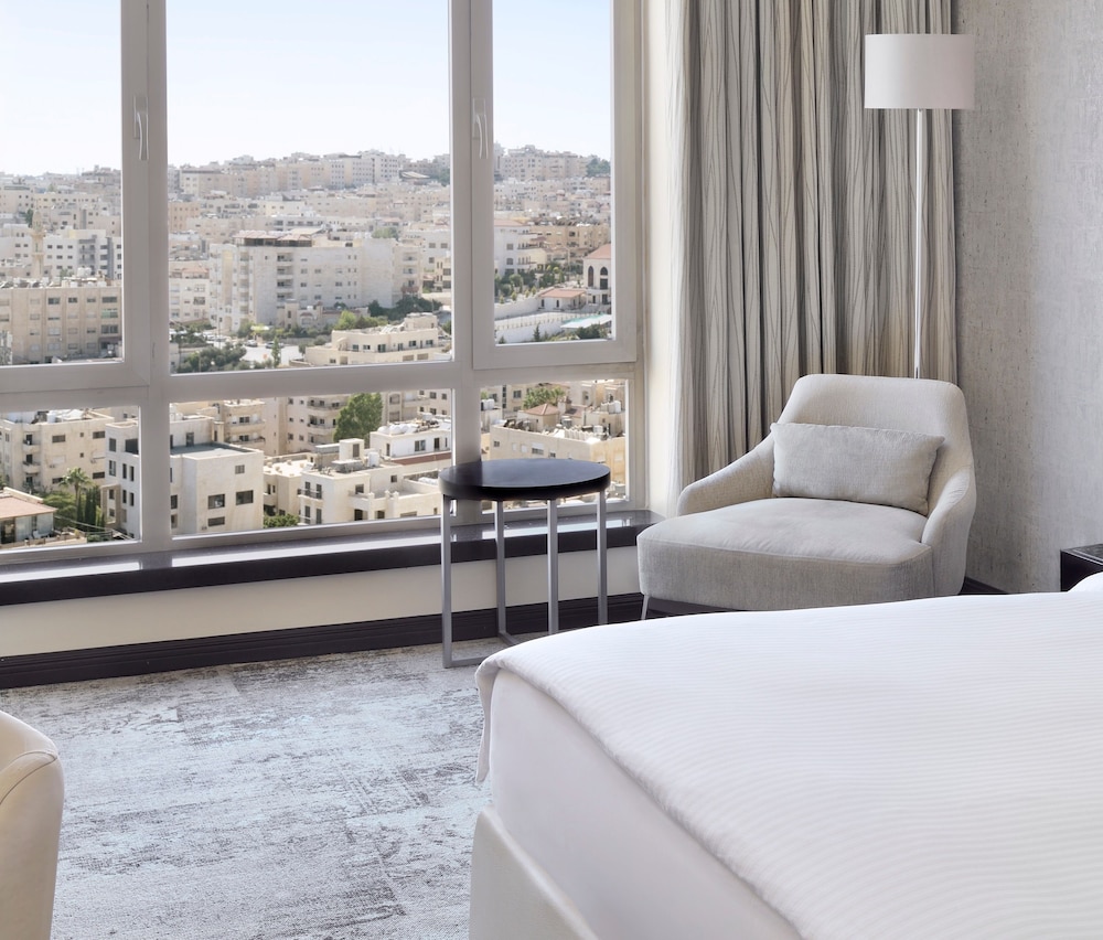 Clásica King del hotel Mövenpick Amman. Foto 1
