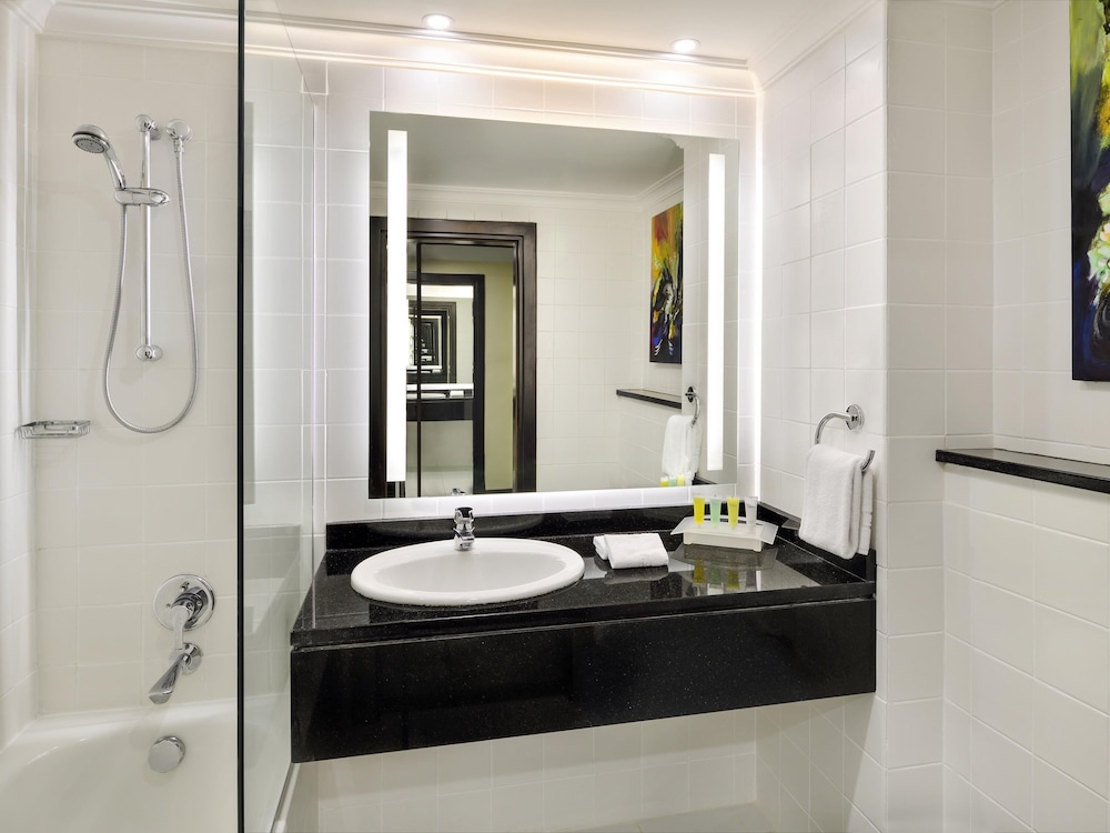 Clásica Twin del hotel Mövenpick Amman. Foto 2