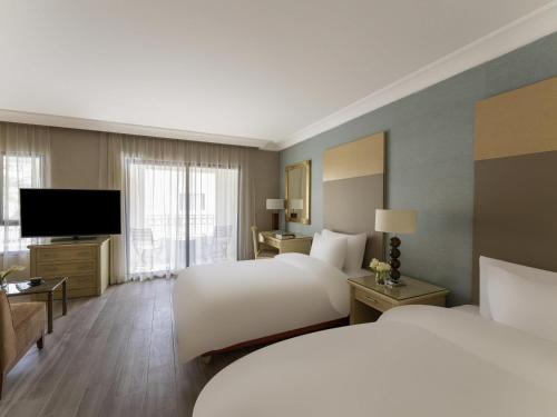 Suite Junior Doble - 2 camas del hotel Movenpick Resort Petra. Foto 2