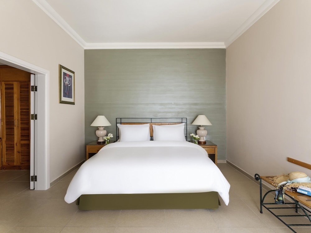 Suite Deluxe con 1 cama King Size del hotel Grand Mercure Petra. Foto 7