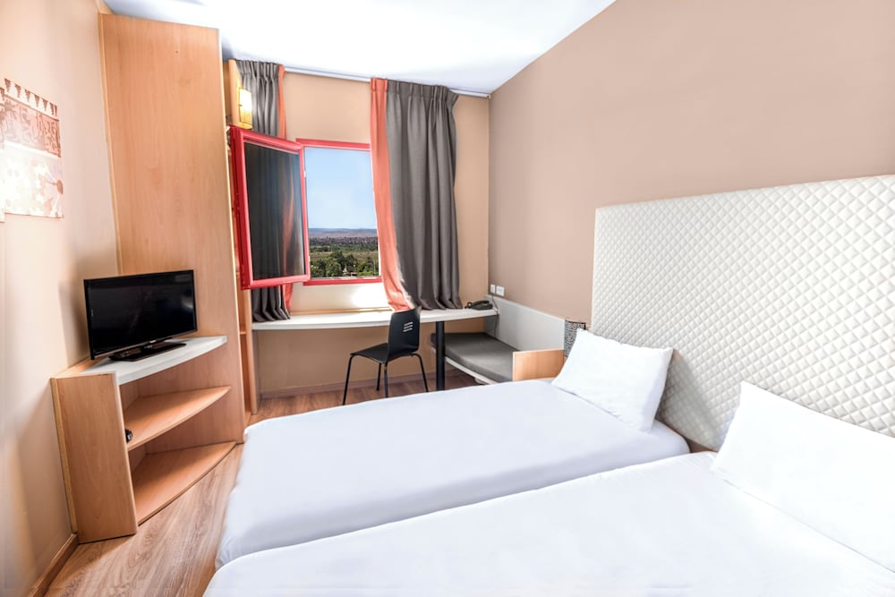 Habitación doble 2 Camas individuales del hotel Ibis Ouarzazate Centre. Foto 1