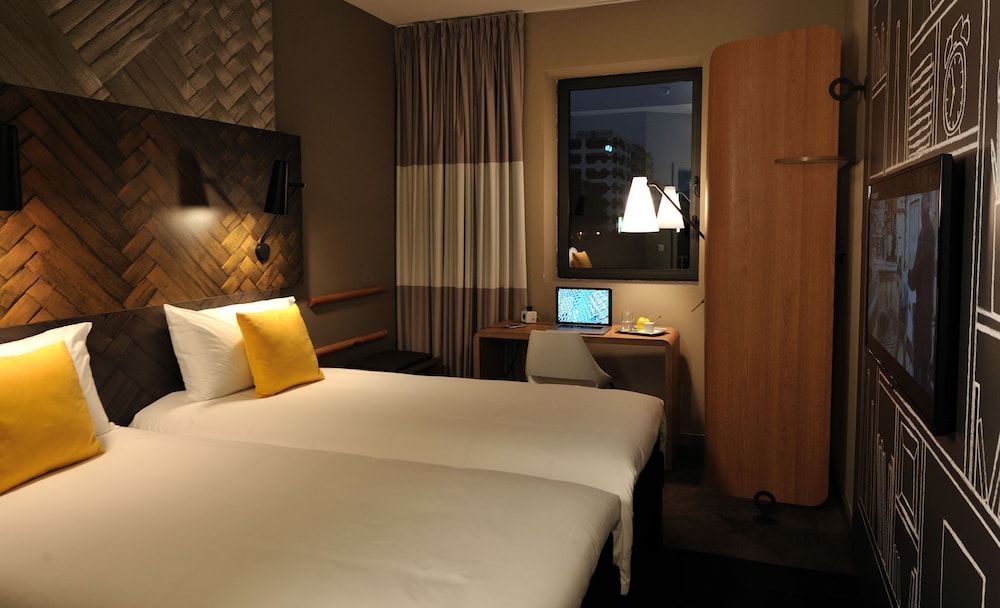 Habitación doble Vista ciudad 2 Camas individuales del hotel Ibis Casa-voyageurs. Foto 1