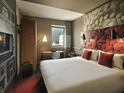 Habitación Sweet Room by ibis con una cama doble del hotel Ibis Casa-voyageurs