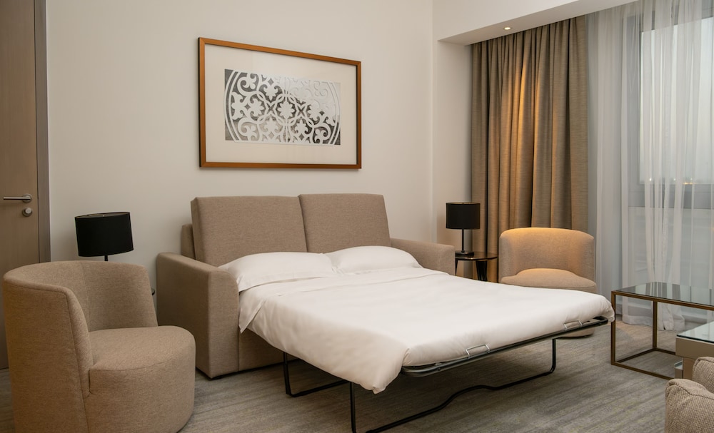 Suite Deluxe del hotel Novotel Muscat Airport. Foto 1