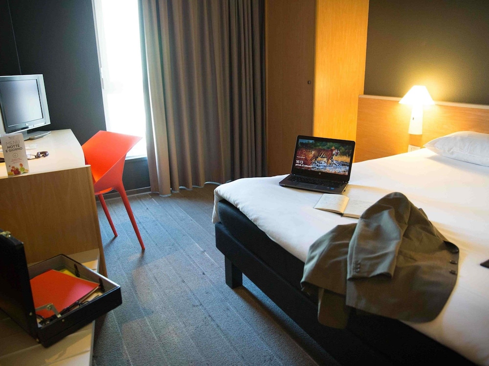 Habitación con 1 cama doble del hotel Ibis Florence North Airport. Foto 4