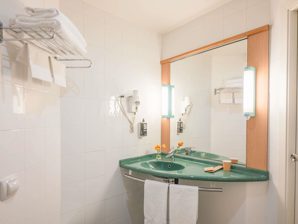 Habitación con 1 cama doble del hotel Ibis Florence North Airport. Foto 6