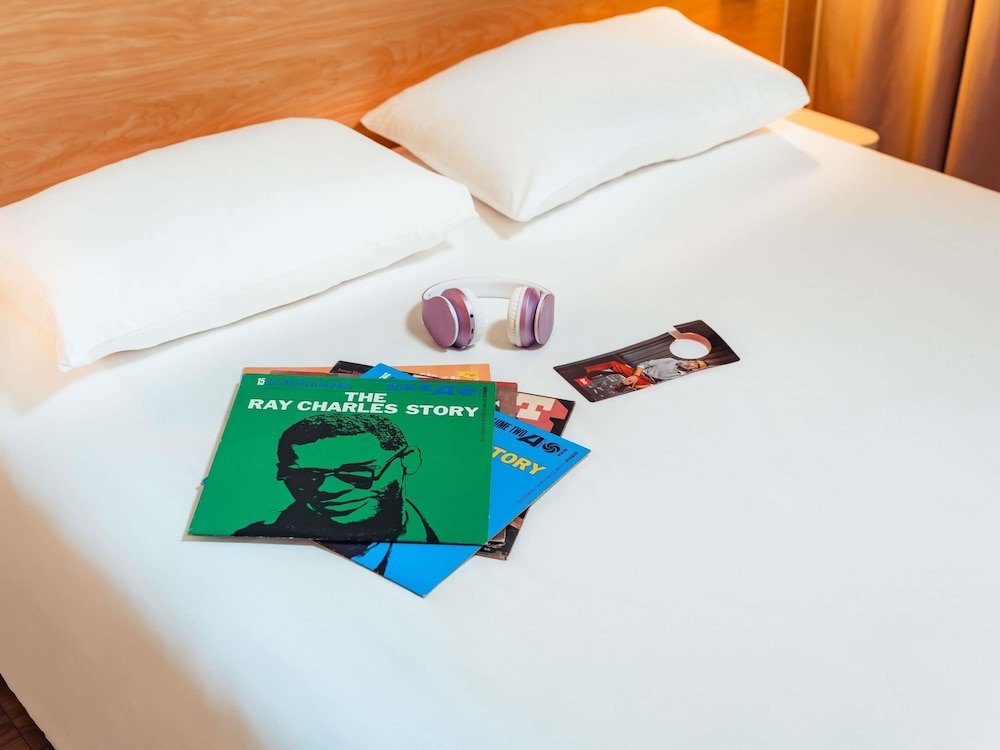 Habitación Doble Premium con 1 cama supletoria por niño del hotel Ibis Florence North Airport. Foto 3