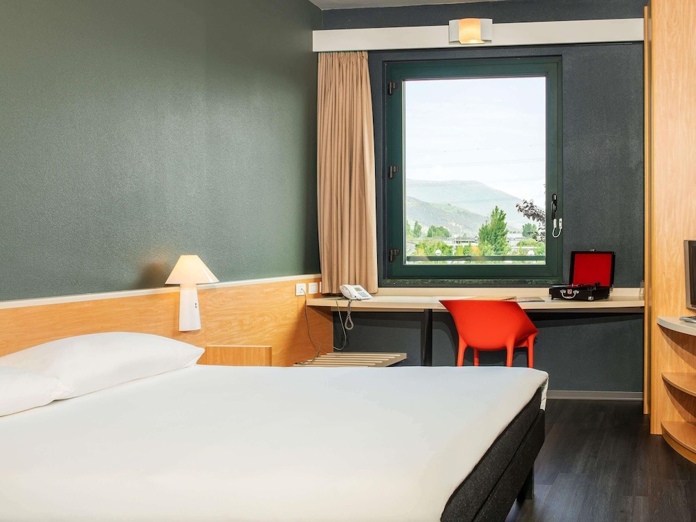 Habitación con 1 cama doble del hotel IBIS FIRENZE PRATO EST. Foto 3