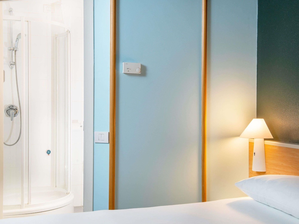 Habitación con 2 camas individuales del hotel IBIS FIRENZE PRATO EST. Foto 4