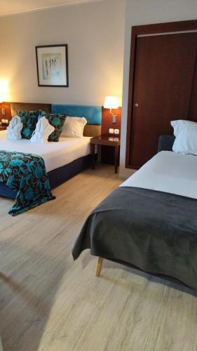 Habitación Doble Estándar con 1 cama supletoria - 1 o 2 camas del hotel Ílhavo Plaza. Foto 2