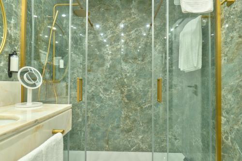 Habitación Doble Deluxe con Balcón del hotel Ílhavo Plaza. Foto 4