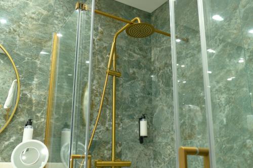 Habitación Doble Deluxe con Balcón del hotel Ílhavo Plaza. Foto 7