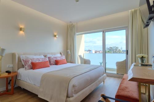 Habitación Doble Deluxe con Balcón del hotel Ílhavo Plaza. Foto 8